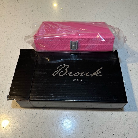 NIB travel ELLEN DOMINOS SET in pink vegan leather - Picture 4 of 13